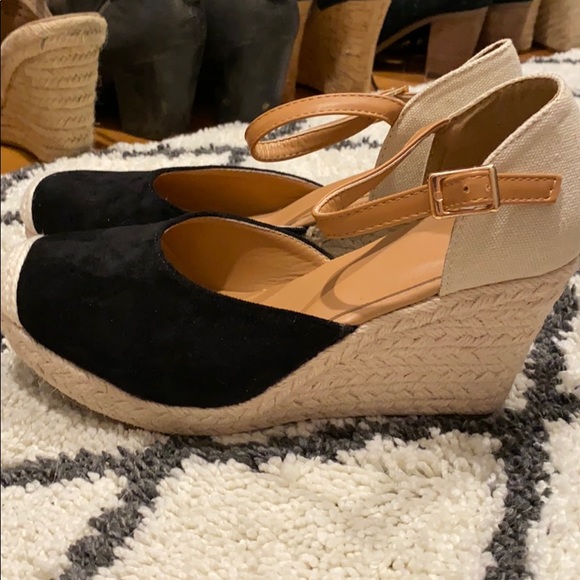 Women’s Size 8 sandals/Wedges - Picture 6 of 8